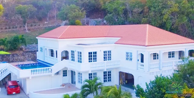 Family villa with pool in Cay Hill, Sint Maarten