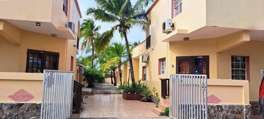 Palm-lined path between the two buildings of the White Sands apartment complex, Beacon Hill