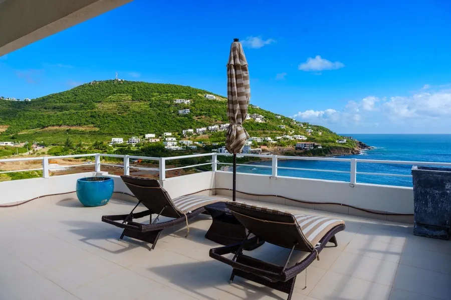 Villa-dotted hillside around the bay at Indigo Bay, Sint Maarten